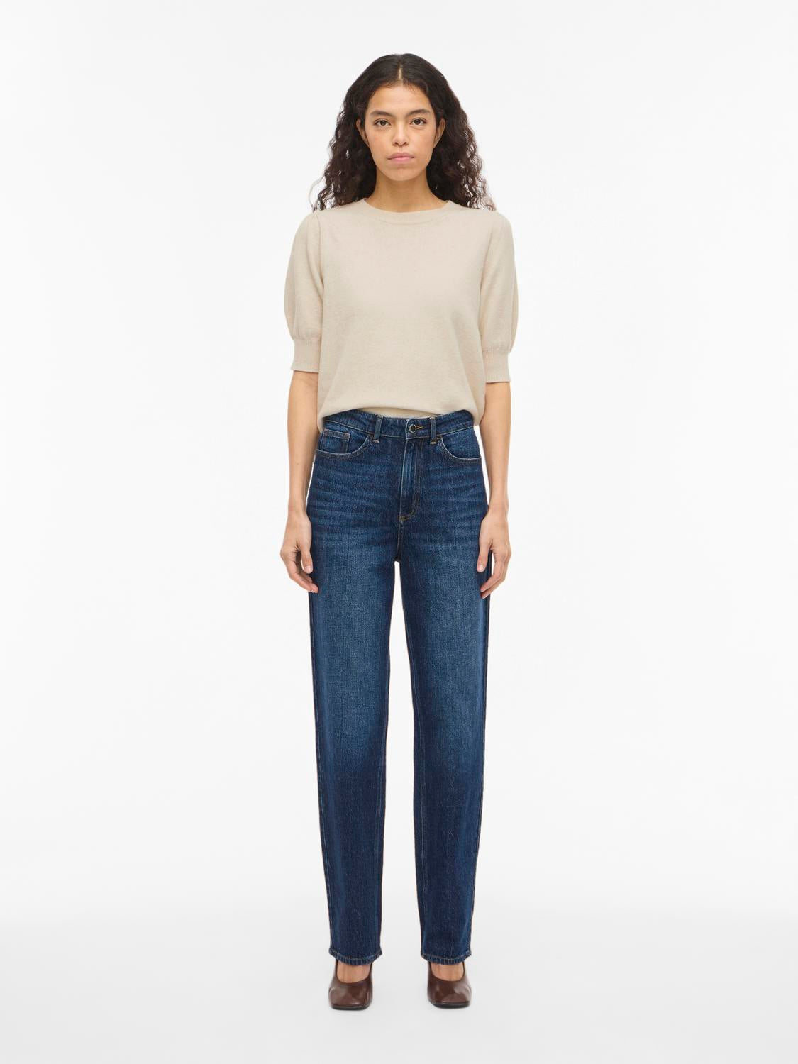 model_shot-front_full